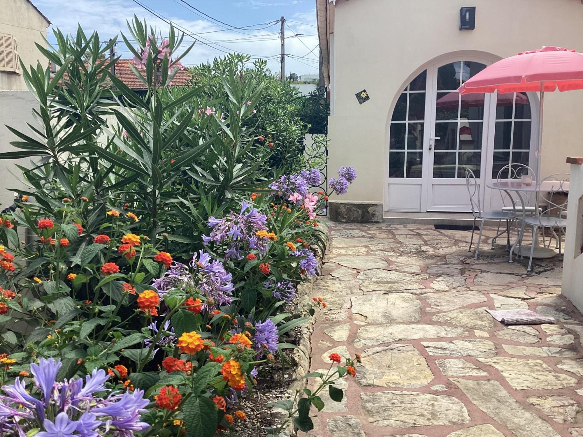 Studio Independant, Front De Mer Et Plage A 200M Antibes Exterior photo